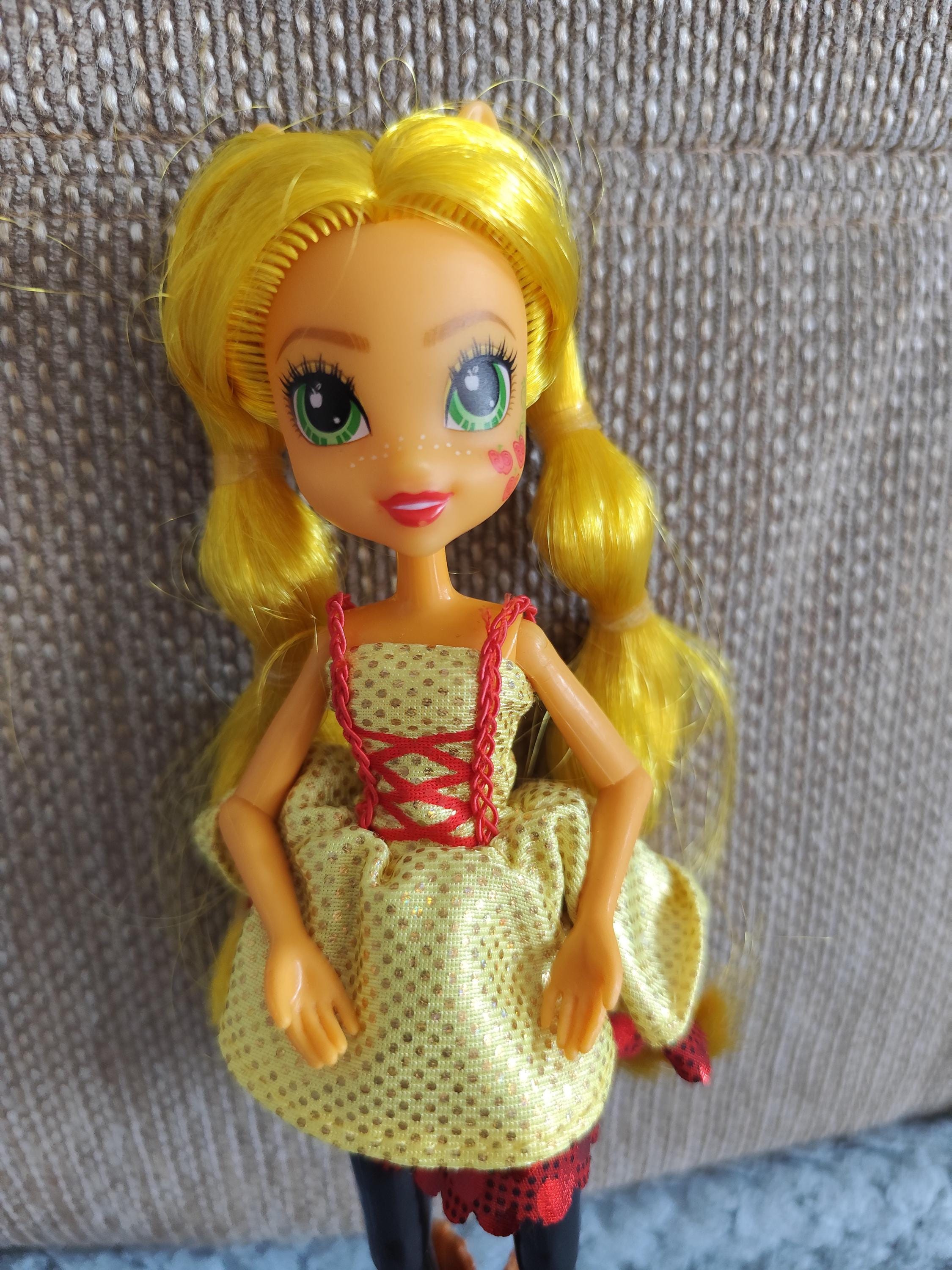 Hasbro My Little Pony Equestria Girls Rainbow Rocks Applejack Rockin' Hairstyle Doll