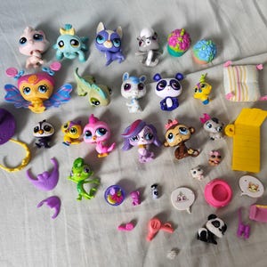 LOT of LPS Littlest Pet Shop animals and accessories