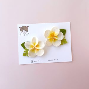 Plumeria hair clip, tropical headband, Hawaiian flower hair clip, beach hair, Hawaiian baby headband, Moana headband
