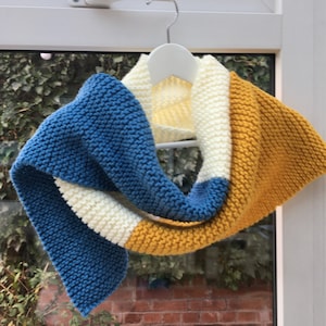 BEGINNER Scarf/Snood KNITTING KIT. Three balls of just the right thickness of yarn and needles. Perfect for a beginner.