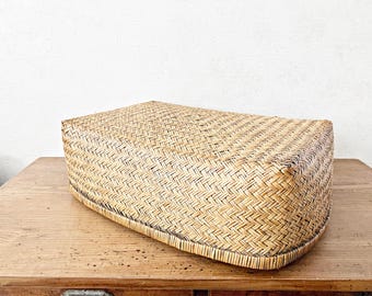 Een traditionele Japanse bamboemand (Kori) in amberkleur, afmetingen B45 × D28 × H15 cm, - Naaidoos, Obento, handgemaakt.