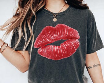 XOXO Cute Valentine Lips Shirt – Kiss Mark Trendy Valentines Kiss Graphic Tee, Valentines Day Gift for Adults, Teens & Toddlers