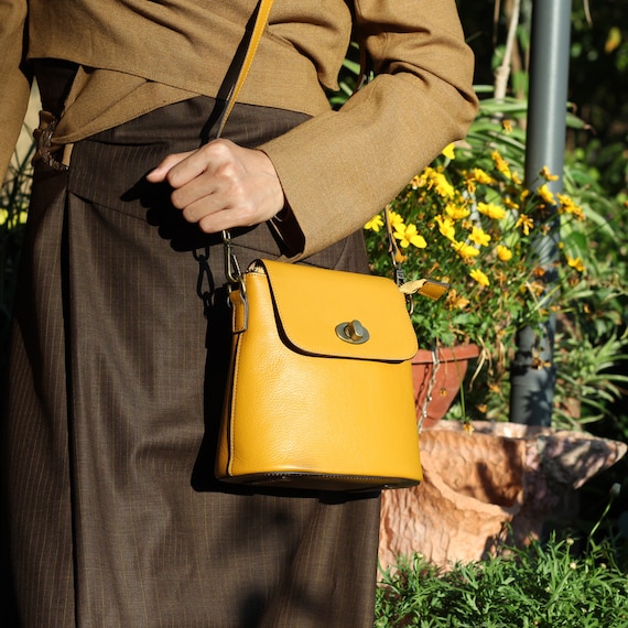 Designer Shoulder Bag Vegetable Tanning Yellow Leather Bucket 
