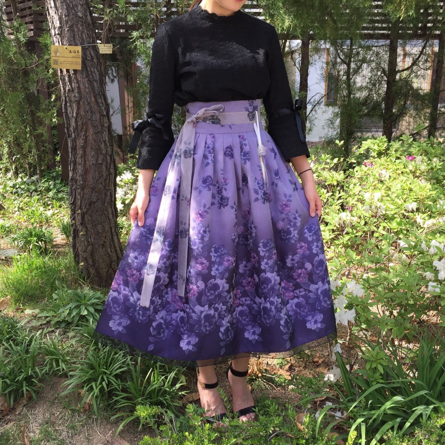 【BAON】Mehi punching embroidery layered wrap skirt Hanbok Wrap Skirt - Reversible Pleated Skirt | Sewing