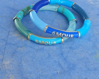 Bracelet jonc élastique en perles tubes incurvés acrylique bleu turquoise talisman Amour
