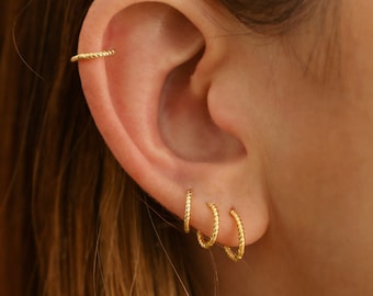 Twisted Gold Huggie Hoop Earrings in Sterling Silver, Small Hoop Earring, Mini Cartilage Hoop, Tragu Hoop, Helix Hoop, Minimalist Earrings