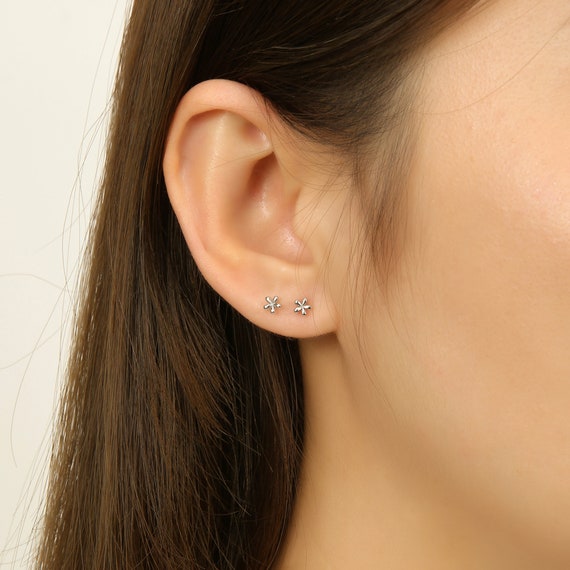 Teeny Tiny Simple Flower Stud Earrings Small Stud Earrings Flower Studs Sterling  Silver Gold Earrings Minimalist Earrings - Etsy
