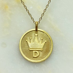 Colgante de letra de corona de oro macizo, collar de encanto de monograma, joyería inicial simple de 14K, regalo especial personalizado para ella, joyería personalizada