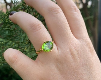 Oval Peridot Ring, August Birthstone Dainty Ring, Oval Shape, 8K / 14K Solid Gold, Natural Certificated Green Gemstone, Best Gift for Her