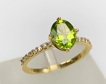 8 x 6 mm ovale gecertificeerde peridot en micro-effen diamant/CZ-ring, sierlijke klassieke verlovingsring, echte geboortesteensieraden, beste cadeau voor haar