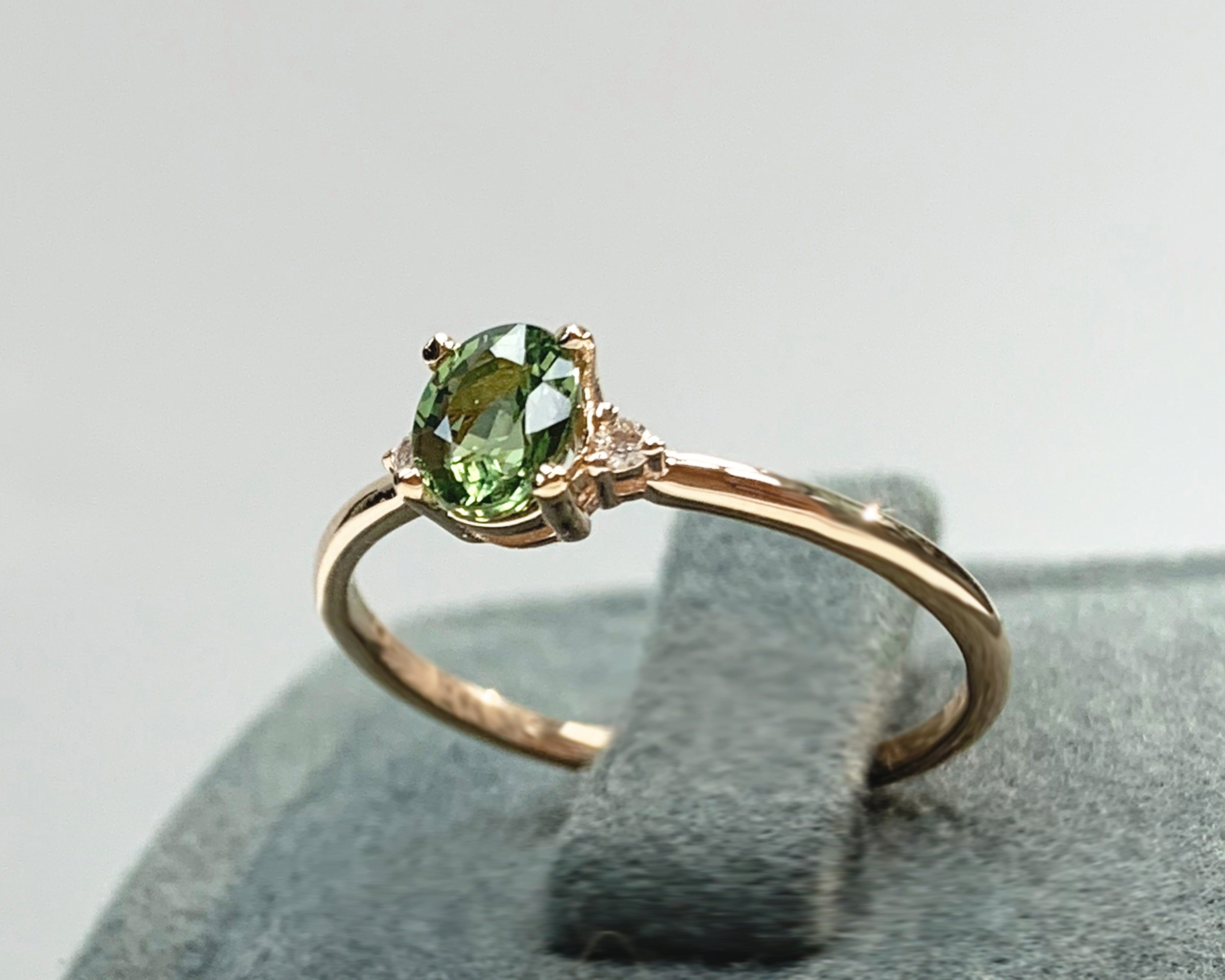 Minimalist Certified Sri Lanka Green Sapphire Engagement Ring With ...
