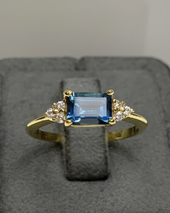 エメラルド　ロンドンブルートパーズ クラシックなエメラルドロンドンブルートパーズ＆ダイヤモンドCZ