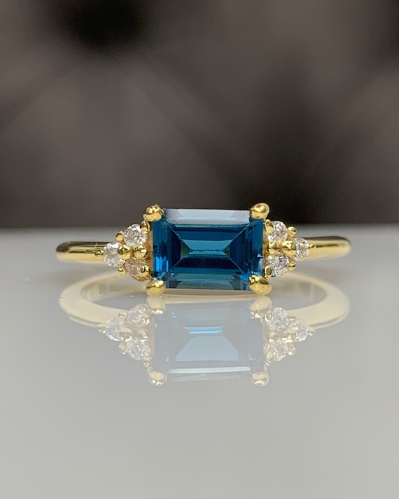 エメラルド　ロンドンブルートパーズ クラシックなエメラルドロンドンブルートパーズ＆ダイヤモンドCZ