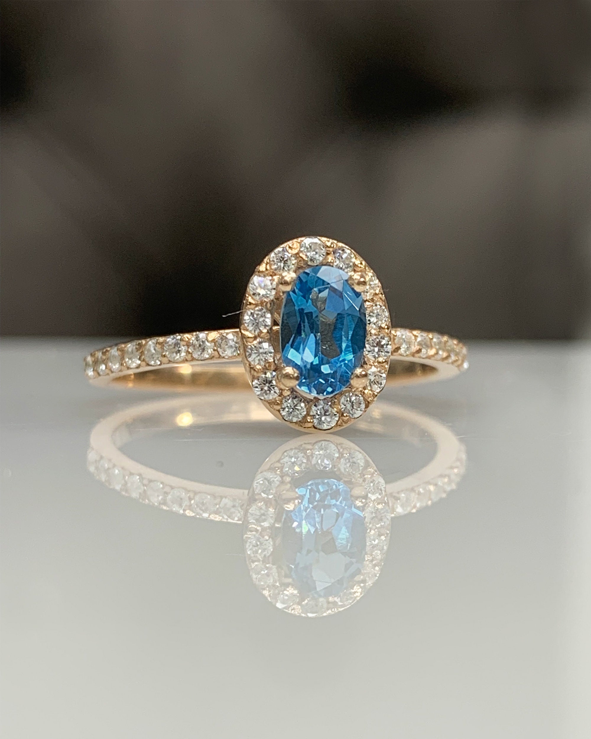 ロンドンブルートパーズ 華奢なパヴェバンドリング（ハロー