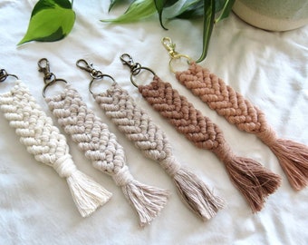 mermaid scale macrame keychain // multicolor | personalized bridesmaids gift | macrame keyring accessory | bag charm | bridal shower favours