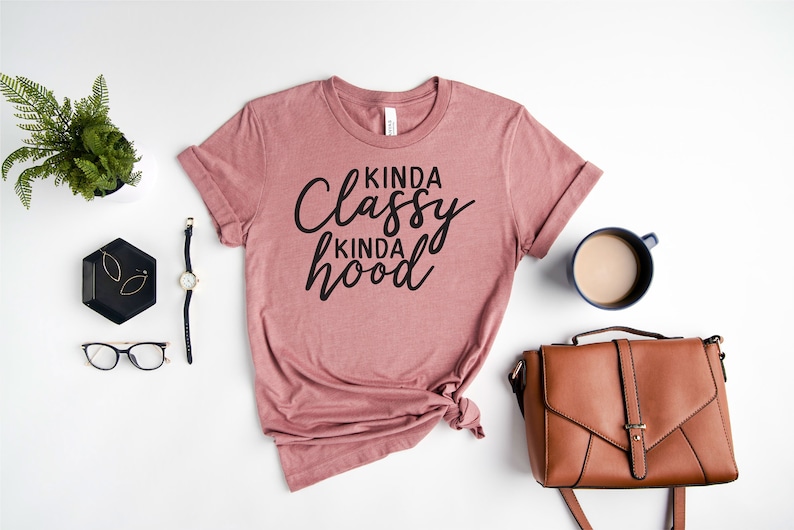 Puede incluir: Juego de tres tazas de cer&aacute;mica con acabado mate moteado. Las tazas son de color crema, gris claro y gris oscuro. Dise&ntilde;o sencillo y minimalista, ideal para caf&eacute; o t&eacute;.