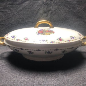 Vintage medium-sized porcelain tureen bowl lidded/soup, French antique dish produced by Limoges manufactory Robert Haviland