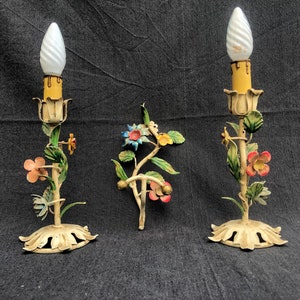 Französisches Vintage Set aus zwei Kerzenständern und einem Kleiderbügel mit Blumendekor im Shabby-Chic-Stil, 1950er Jahre
