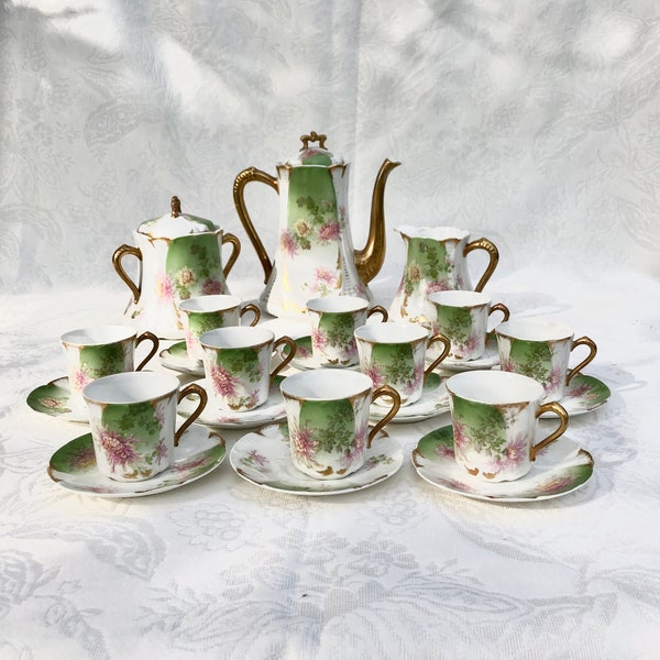 Antique tea/coffee set of 10 persons, made by the Limoges manufactory MdeM Mandavy de Mavaleix (1908- 1920), France