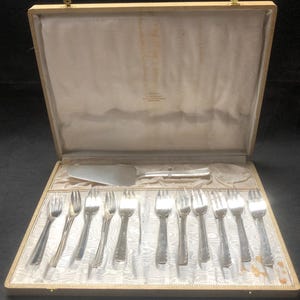 Vintage Art Deco style silver plated 11 piece dessert fork and cake server in original box, France, J.Aussavy, 1950s