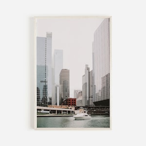 Boat on Chicago River, Chicago Wall Art, Chicago River Photo, Chicago Printable Art, Architecture Print, Fine Art Photography, Chicago Print
