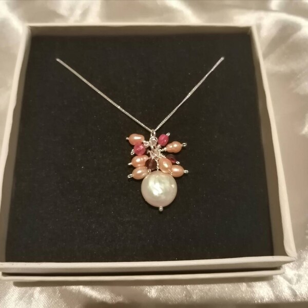 Collier Ruby Pearl Garnet, pendentif de charme, Dainty, Romantique, fait main, 925 Argent, Saint-Valentin, Irlande