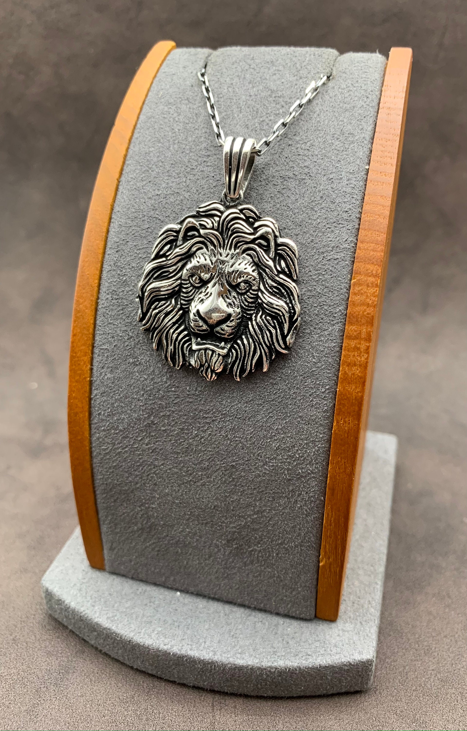 925 Sterling Silver Lion Head Pendant Necklace Chain. Gorgeous