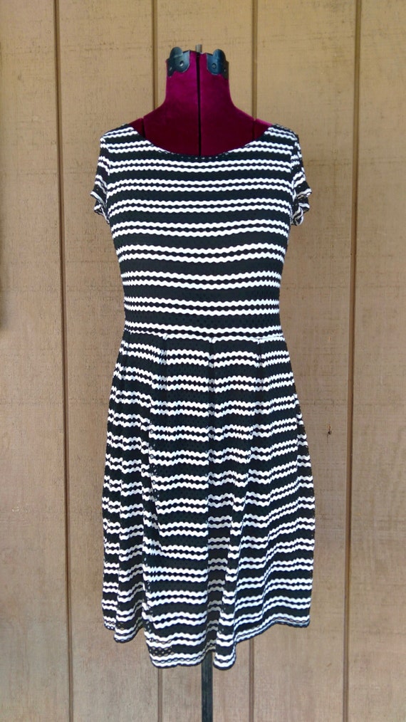 Zigzag - STRETCH DRESS Stripe Lined Black & White 