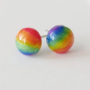 LGBTQ+ Kleine Geometrie Ohrstecker - Subtile Pride Harz Ohrringe - Queer Identität Geschenk Set - Edelstahl Schmuck