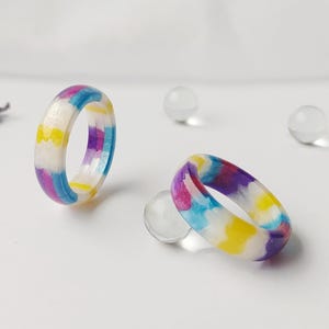 Polyamory Pride-ring - moderne polyamoreuze LGBTQ+ sieraden - subtiel ENM-identiteitscadeau - minimalistische harsband