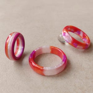 Lesben Pride Ring - Minimalistisches LGBTQ Resin Band - Dezenter Handgemachter Schmuck - Queer Identität Geschenk