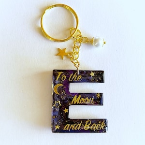 Llavero inicial personalizado - Llavero espacial - Llavero de nombre - Llavero de resina personalizado - Llavero moderno - Regalo para él