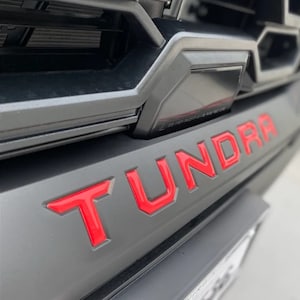 Adesivos com letras de inserção para para-choque dianteiro elevado para TOYOTA TUNDRA 2022 2023 2024 2025
