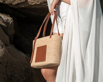 Handmade Raffia Tote Bag: Woven Straw Shoulder Purse with Leather Handles