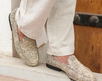 Handgewebte schwarze und natürliche Bast Loafers für Herren | Marokkanische Handwerkskunst Schuhe | Umweltfreundliche Slip-On-Schuhe