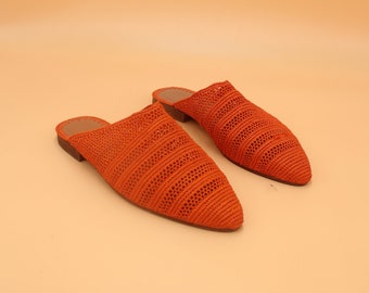 Handcrafted Raffia Mules: Moroccan Woven Leather Slippers