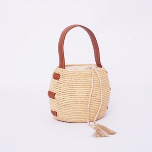 Handmade Raffia Bucket Bag with Leather Handles – Small Straw Drawstring Purse, Boho Chic Basket Bag