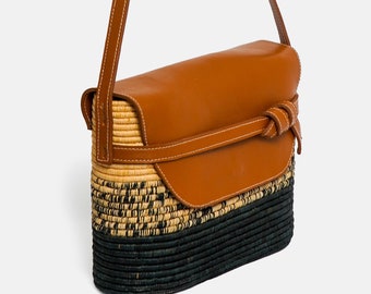 Raffia Crossbody Bag: Boho Woven Straw Purse with Leather Strap