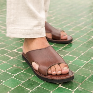 Handmade Moroccan Leather Sandals: Men&#39;s Slip-On Casual Shoes