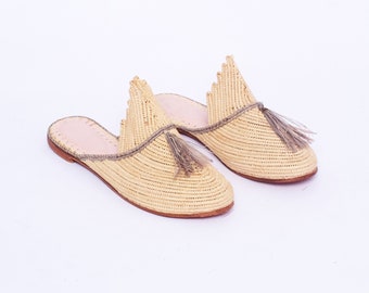 Handcrafted Raffia Mules: Moroccan Woven Leather Slippers