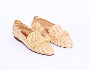 Handcrafted Raffia Loafers: Beige Woven Slip-On Shoes