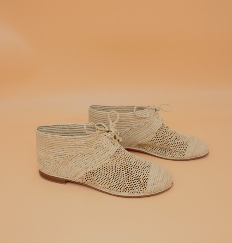 Sapatos Oxford de ráfia feitos à mão - Sapatilhas de amarrar em fibra natural para mulheres - Moda respirável e ecologicamente consciente imagem 2