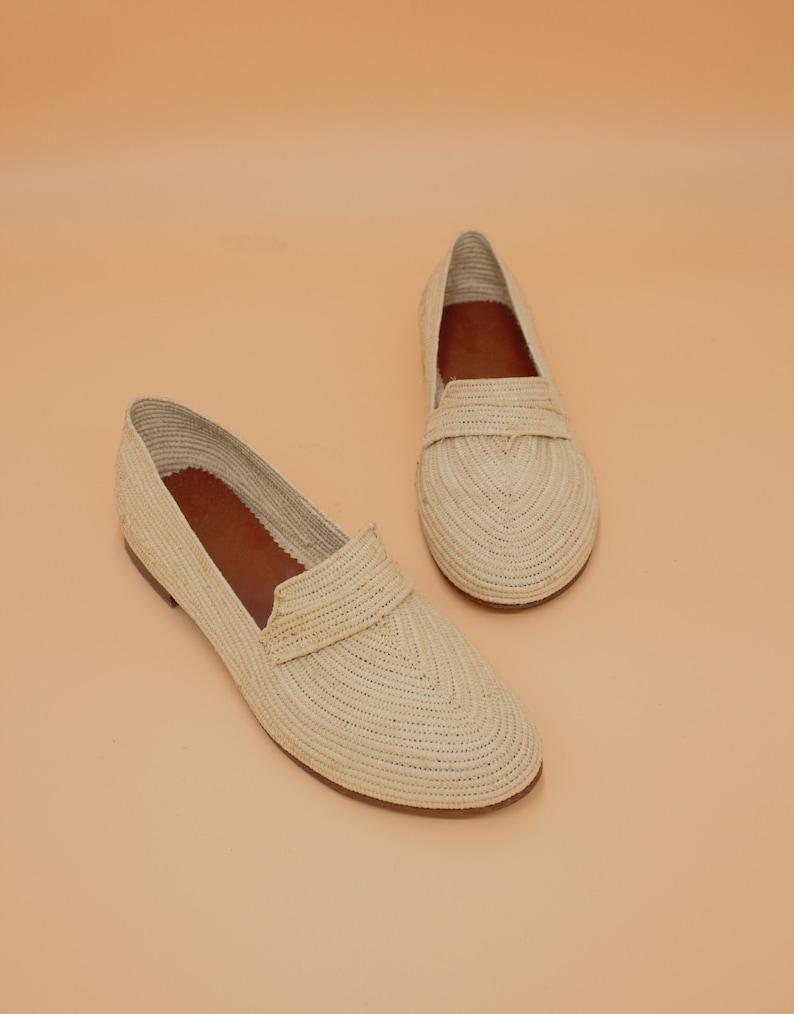 natural raffia shoes, handmade loafers, summer shoes, natural fiber, eco-friendly, woven shoes, lightweight shoes, men's loafers, casual shoes, slip-on shoes, breathable shoes, summer loafers, men's slip-ons, eco-friendly shoes
