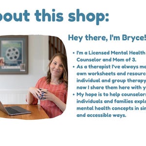 K&ouml;nnte beinhalten: Eine Frau sitzt an einem Holztisch mit einem Laptop und einer Tasse. Der Text auf dem Bild lautet: "&Uuml;ber diesen Shop: Hallo, ich bin Bryce!" Sie wird als lizenzierte psychische Gesundheitsberaterin beschrieben.