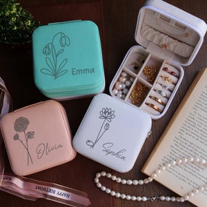 Portagioie personalizzato Portagioie da viaggio Portagioie personalizzato con fiore di nascita Regalo per damigella d'onore Portagioie con nome Portagioie Regali per la mamma, Lei immagine 2