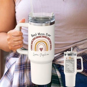 Personalisierte Best Mom 40 Unzen Becher mit Griff und Strohhalm, Benutzerdefinierte 20 Unzen, 30 Unzen Becher, Brautjungfer Becher, Geschenke für Mama, Geschenke für die beste Mutter aller Zeiten