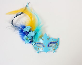 Eyelet Mask Magnet with Side Flowers (Multiple Colors)