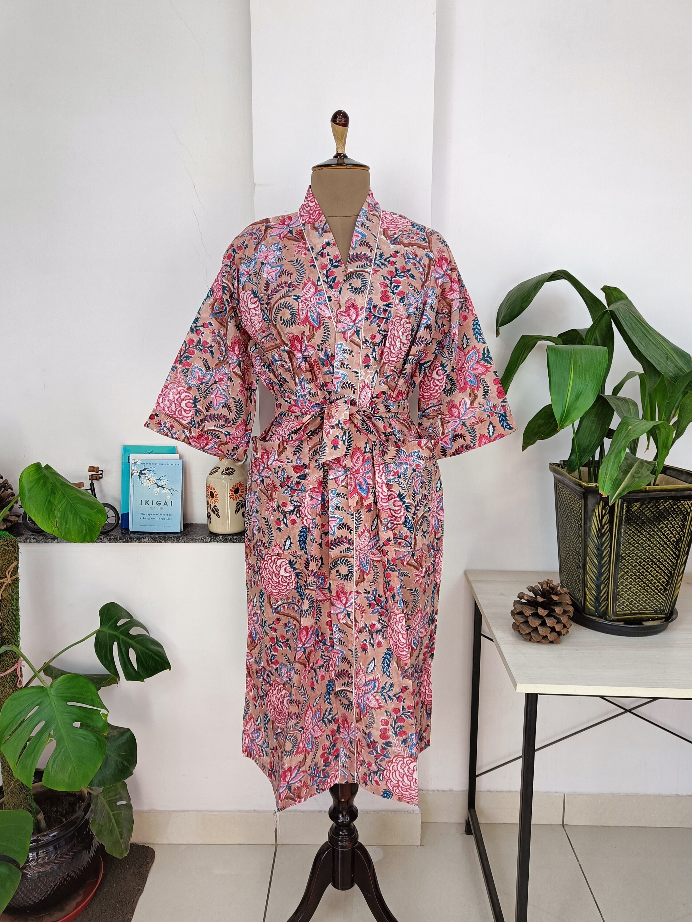 タッチ Handprinted Cotton Kimono Robe: Floral Indian Block Print Cover-up