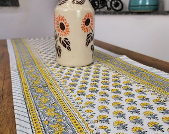 Camino de mesa floral indio: estampado a mano con bloques, amarillo brillante, 100% algodón.