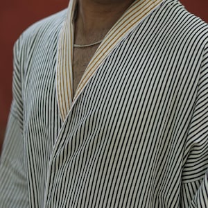 Men’s Striped Cotton Kimono Robe, Long Lightweight Sleepwear with Pockets, One Size Soft Breathable Spa Beach Resort Cover Up Dressing Gown